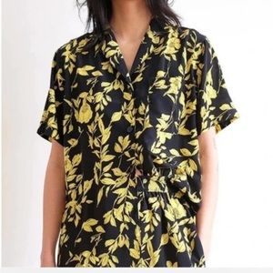 Wray boxy black button up short sleeve shirt with yellow flowers